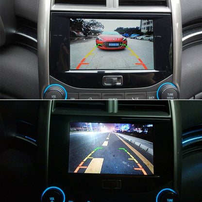 Caméra de Recul Étanche IP67 – Vision Nocturne et Large Angle pour Audi A3/A4/A5/A6/A8/Q3/Q5/Q7 et VW Passat